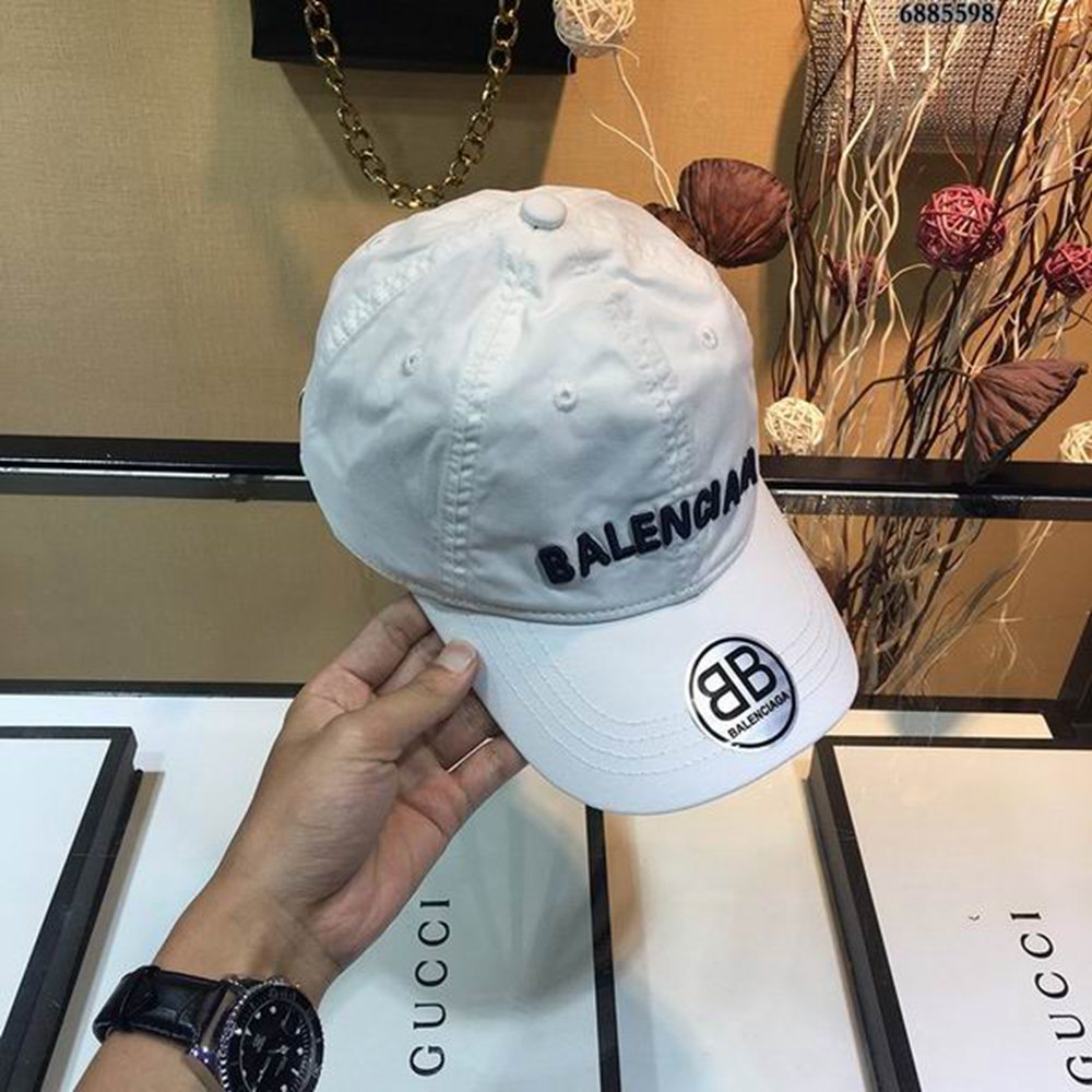Ba*len*cia*ga hat